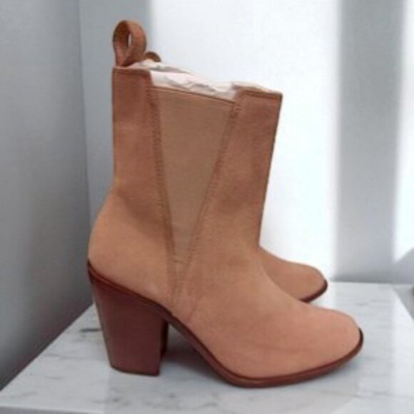 NWOT Kaanas Morava Suede Block Heel With Elastic in Caramel - Picture 4 of 5